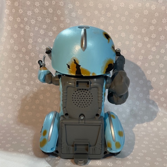 Hasbro Transformers The Last Knight Robot Squeaks Dances Action Figure lights up - Picture 5 of 9